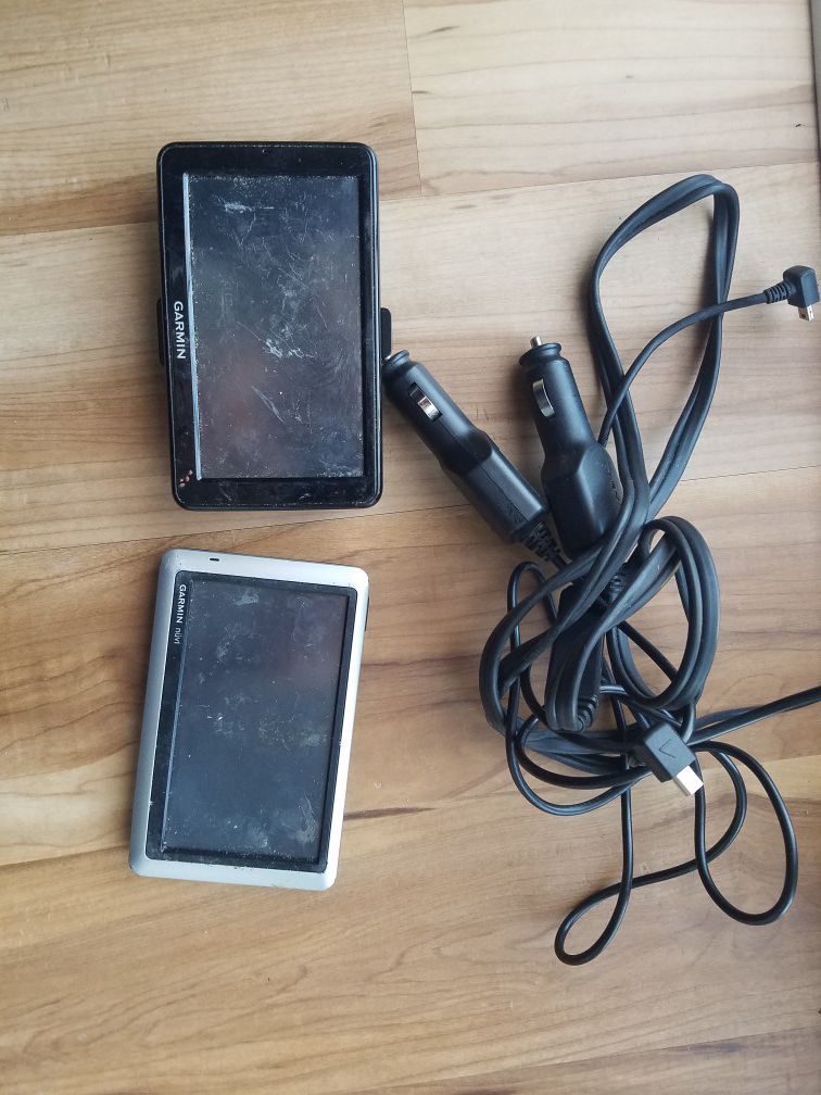Two Garmin GPS with chargers / Garmin nuvi does NOT work