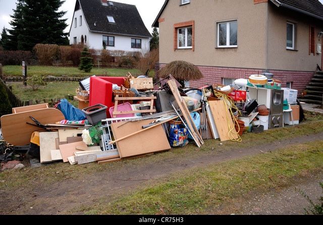 all types of garbage are thrown away at a good price