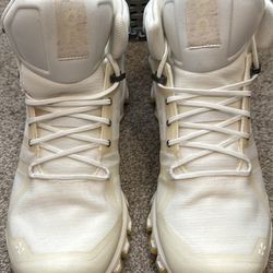 On Cloud Hiking Boots **Rare Color**