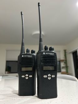 7 units- Motorola CP200-XLS w/antenna, charger, battery