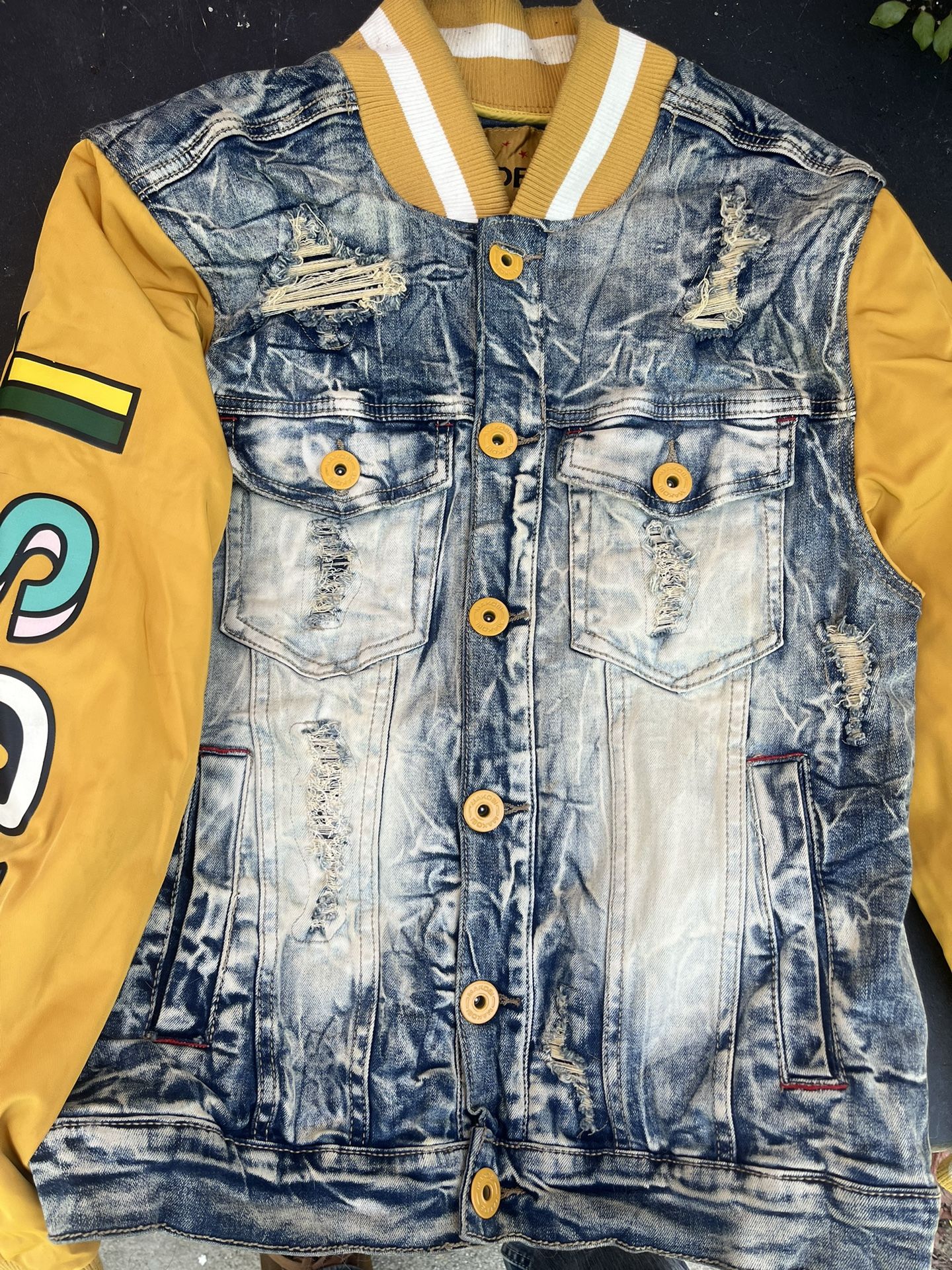 MAKOBI TRUST ISSUES DENIM JACKET - LIGHT WASH