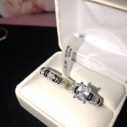 Beautiful wedding ring set .925 sz 7