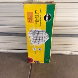 Miracle Grow Mini Greenhouse