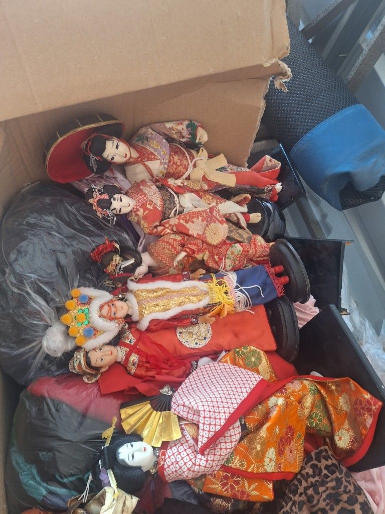 Chinese Or Japanese Dolls