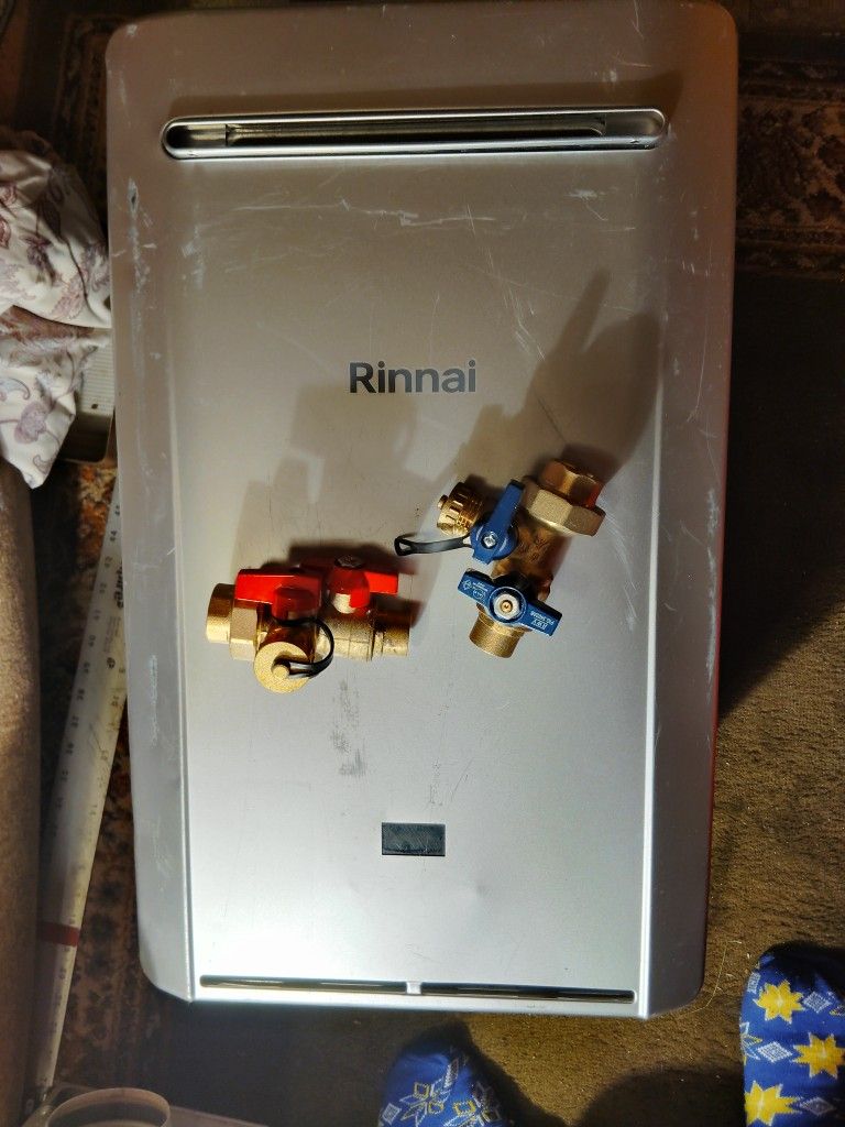 **New **Rinnai Tankless Water Heater ****$400 ****w/ Fittings