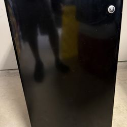 GE Mini Frig / Dome Room Frig