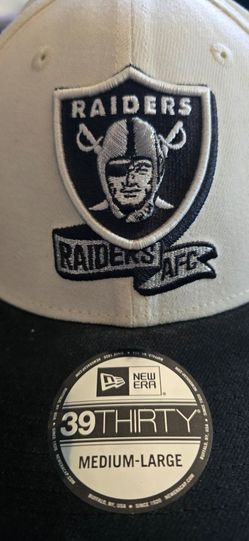 Fitted white & black Raiders hat
