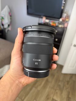 CANON RF 85mm F2 MACRO IS STM