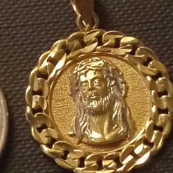 Jesus Medallion Pendant Cuban Link Border