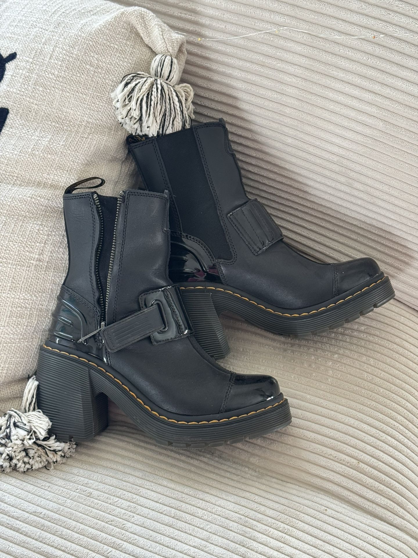 Out Of Stock Size 7, Doc Martens Gaya alternative Leather Heller Chelsea Boots 