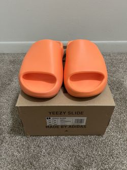 2021 Yeezy Slides Enflame Orange for Sale in Whitehall, PA - OfferUp