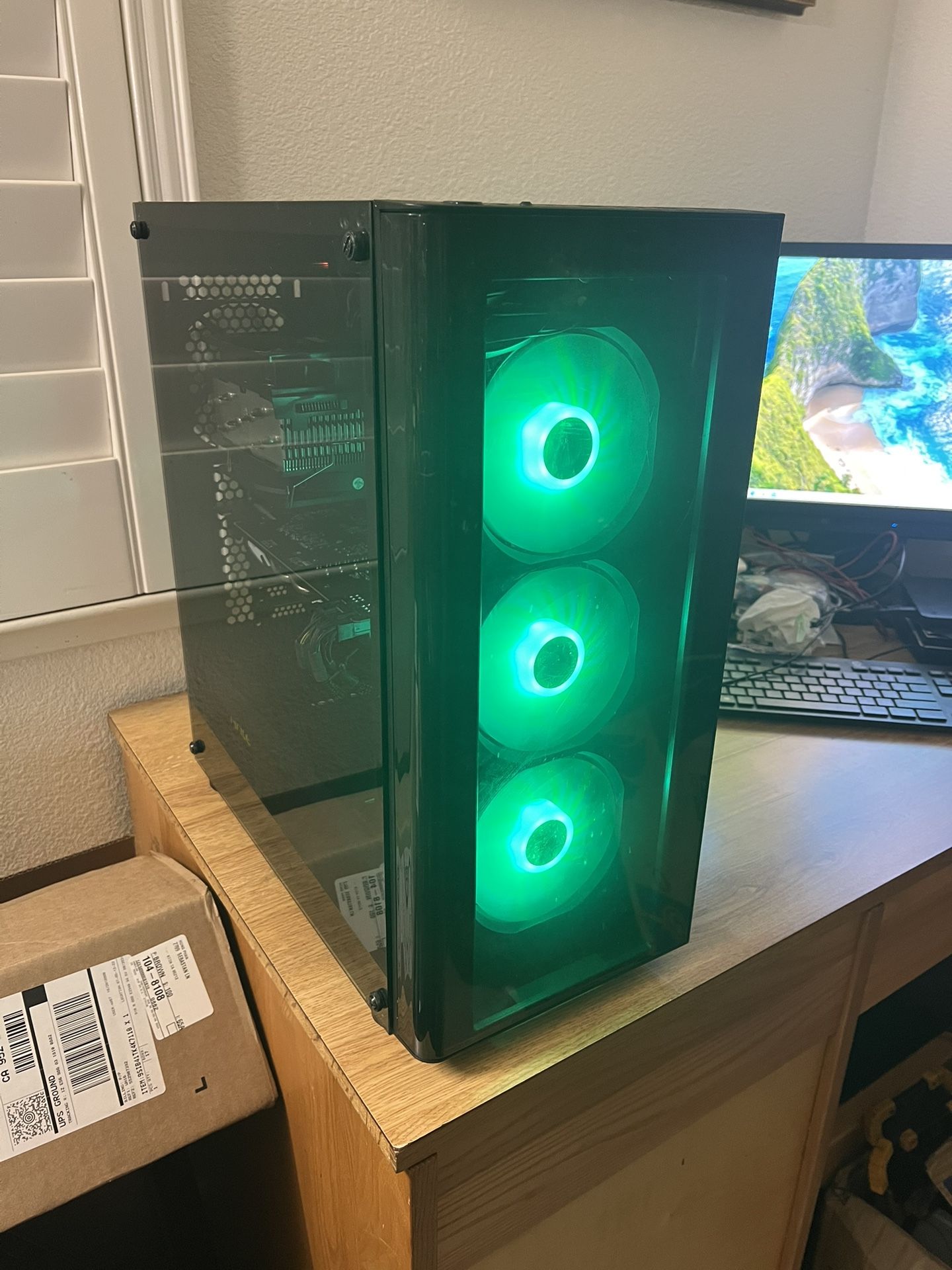 Custom PC R7 3700X 16GB 256GB M.2 2TB HDD GTX 1080 8GB