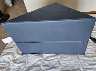 EXTRA LARGE EARTHLITE NAUGHAHYDE TRIANGLE KNEE BOLSTER
