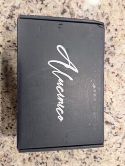 Alucinico Suela Studded Guitar Strap – Brand New