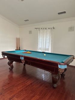Pool Table (Delivery Included & New Felt ) 8 Foot Billiards Table