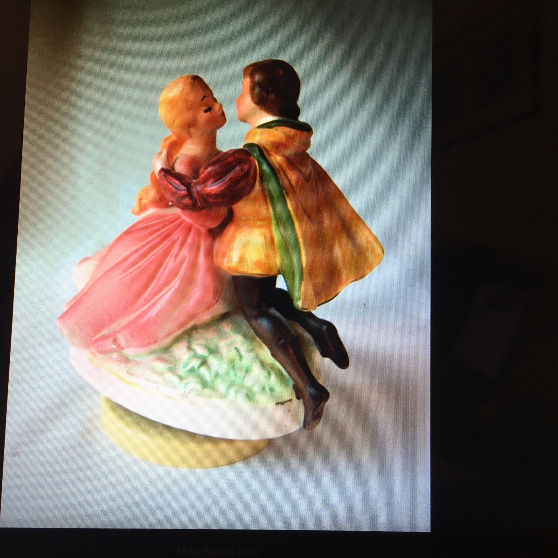 Vintage CHADWICK Rotating Musical Romeo & Juliet Figurine - by Sankyo Japan