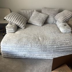 Loveseat 