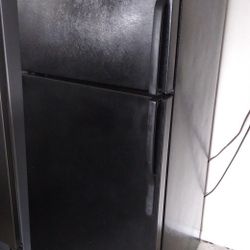 GE REFRIGERATOR