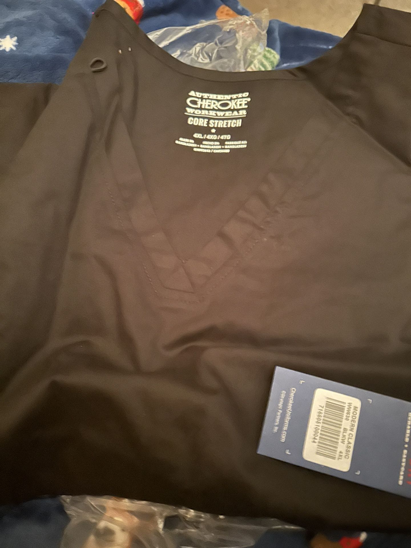 Authentic Cherokee Scrub Black Top 4X