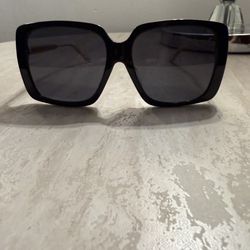 Gucci Black Oversized Sunglasses