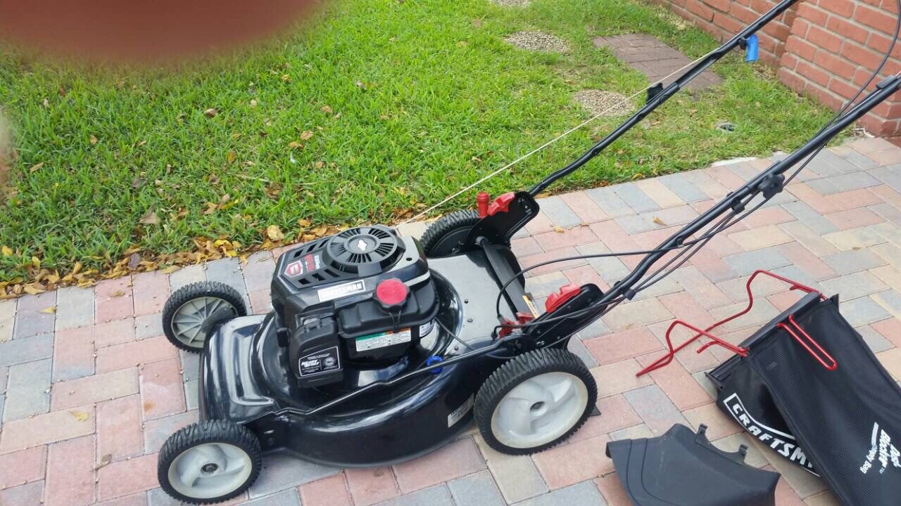 2017 Craftsman 163cc lawn mower LIKE NEW