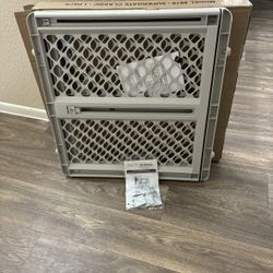 North States Pet Gate lii Montado a Presión Blanco, Gris, 2 x 42 x 26"