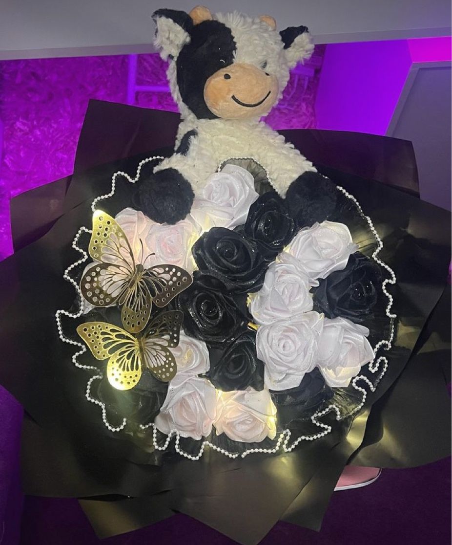 Black And White Eternal Cow Bouquet (21 Ct)