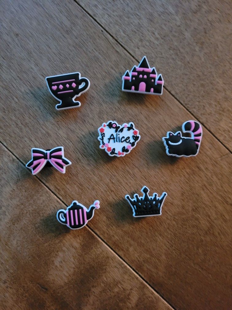 Lot Of 7 Alice In Wonderland Croc Charms