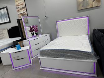 Gorgeous Queen Bedroom Set With LED Light 🩷💜🩵💙