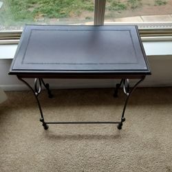 End Table $20 Only 1 In Left NE Philly Is Still Available 