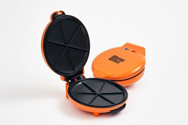 Robert Irvine 8" Quesadilla Maker – 900W – New in Box