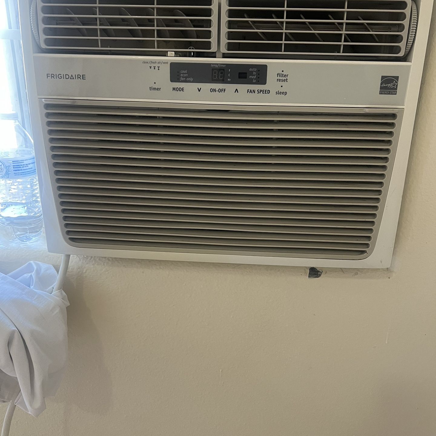 Frigidaire Air Conditioner $50 OBO