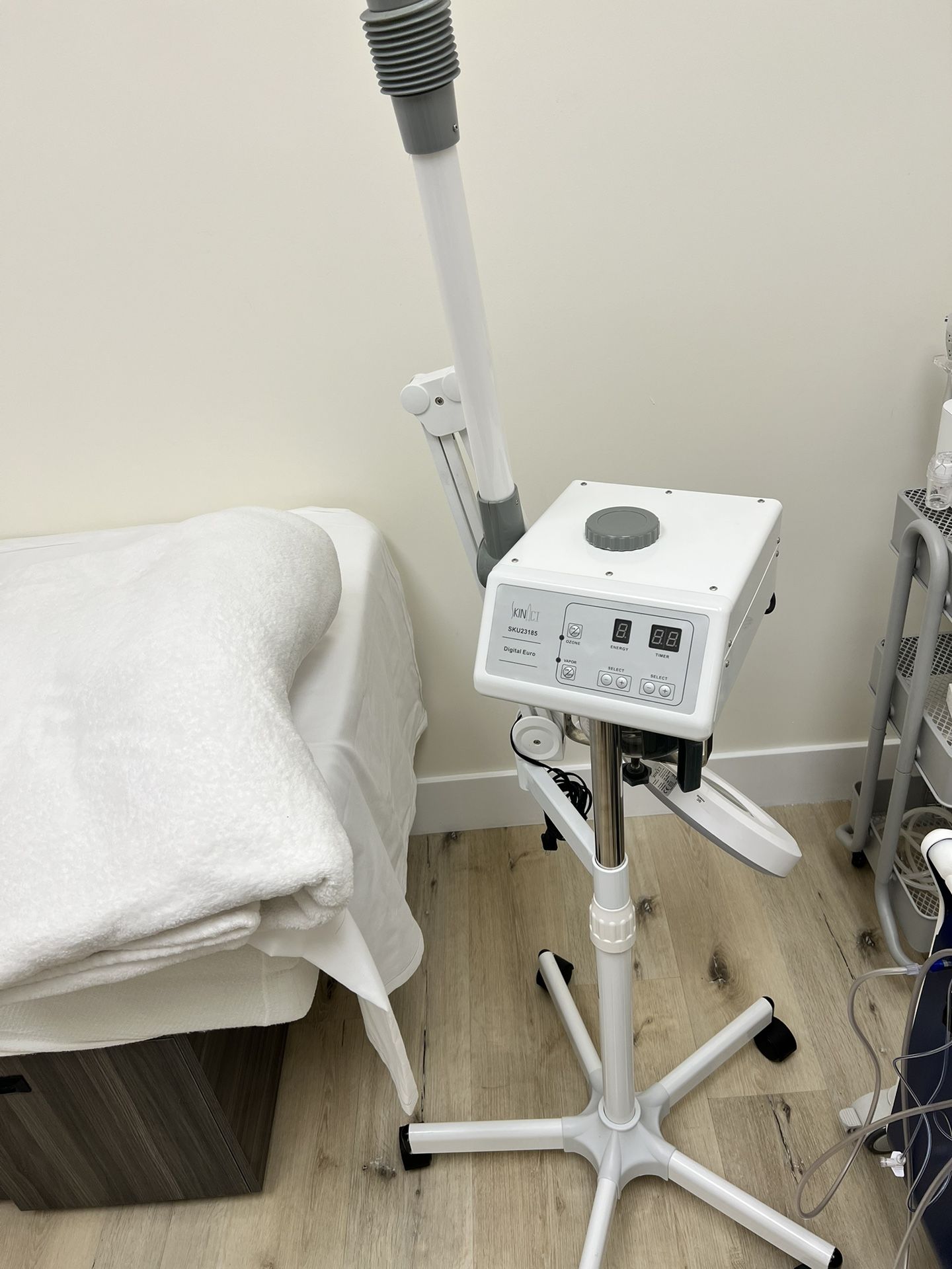 SkinAct Facial Steamer W/ Magnifying Glass