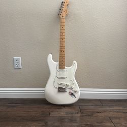 Fender Stratocaster MIM White Solid body Electric Guitar