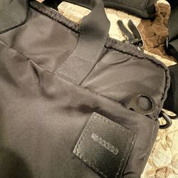incase 13” Laptop Messenger Bag (Black)