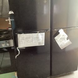 11.6 cu. ft. Top Freezer Refrigerator in Black, ENERGY STAR