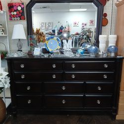HEAVY DUTY DRESSER AND MIRROR