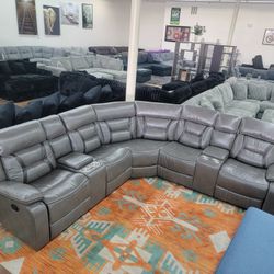 New 3pc Reclining Leather Sectional In Grey 