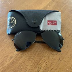 Black Rayban Aviator Sunglasses