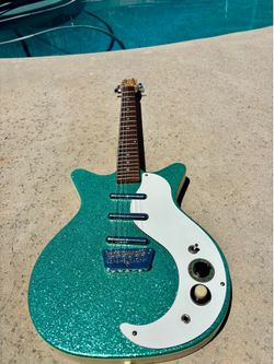 Danelectro DC3 guitar