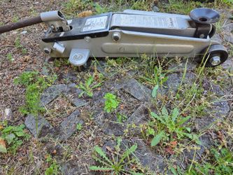 Free broken floor jack