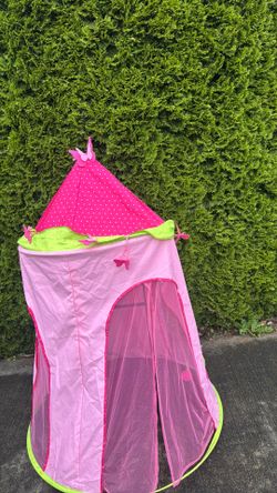 Girs beautiful tent 43”diameter X 58” inches tall