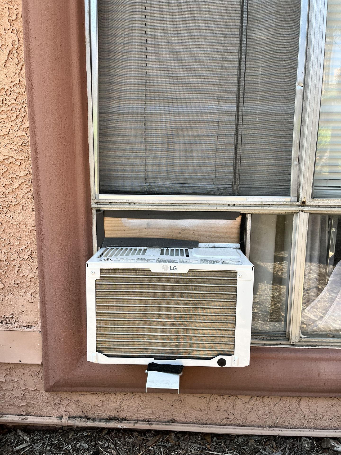 Lg 6000 Btu 115 Volt Window Air Conditioner Lw6017r Cools 250 Sq Ft With Remote For Sale In 5791