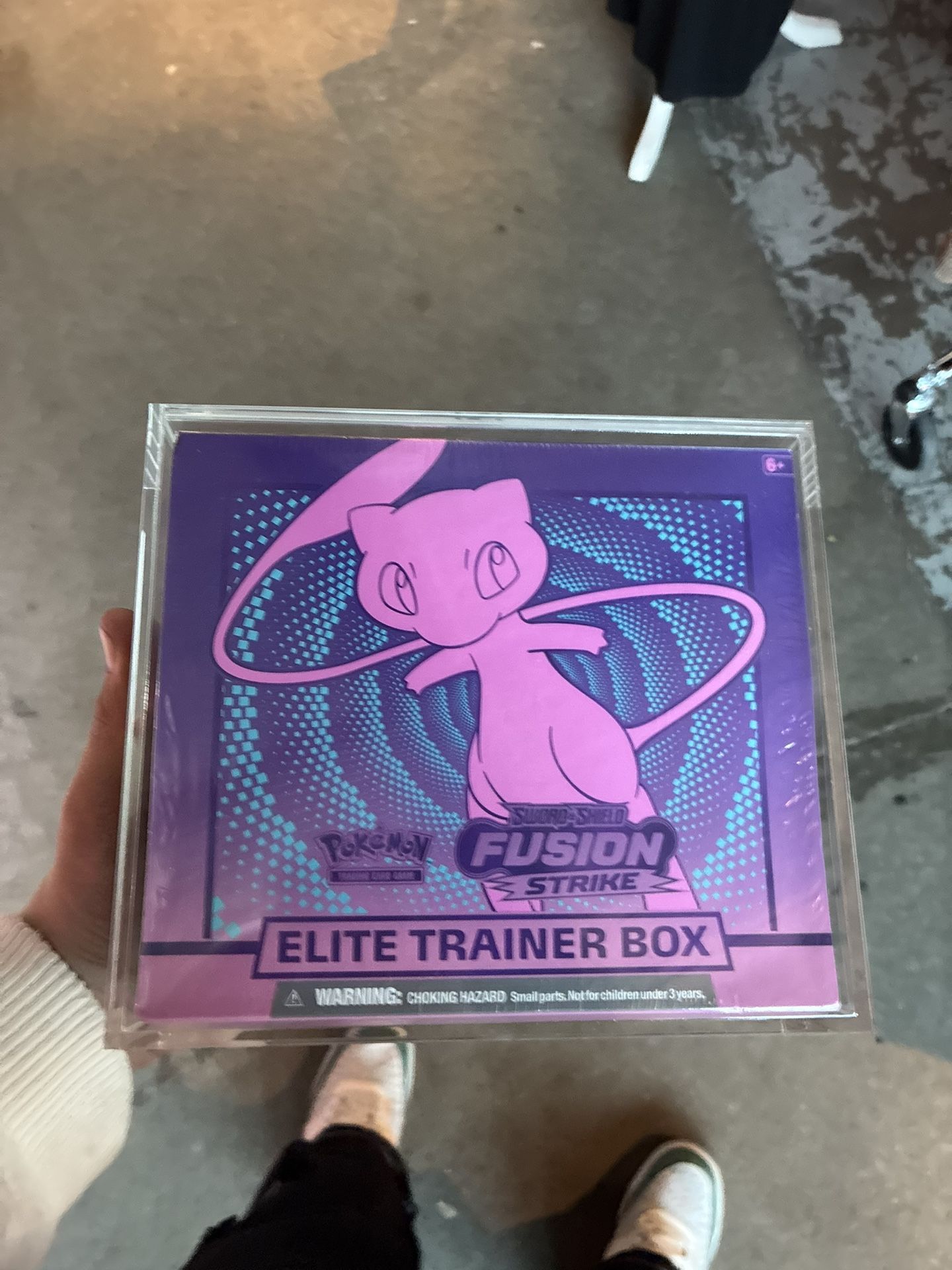 Fusion Strike Etb With Acrylic Case