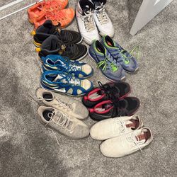 LOT OF SHOES 