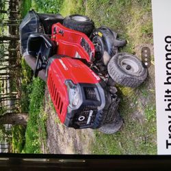 200 No Less Lawnmower 🚜 Tractor______sold 