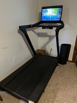 2023 Peloton Tread in Excellent Condition with 0-50 Rides - Aberdeen, WA