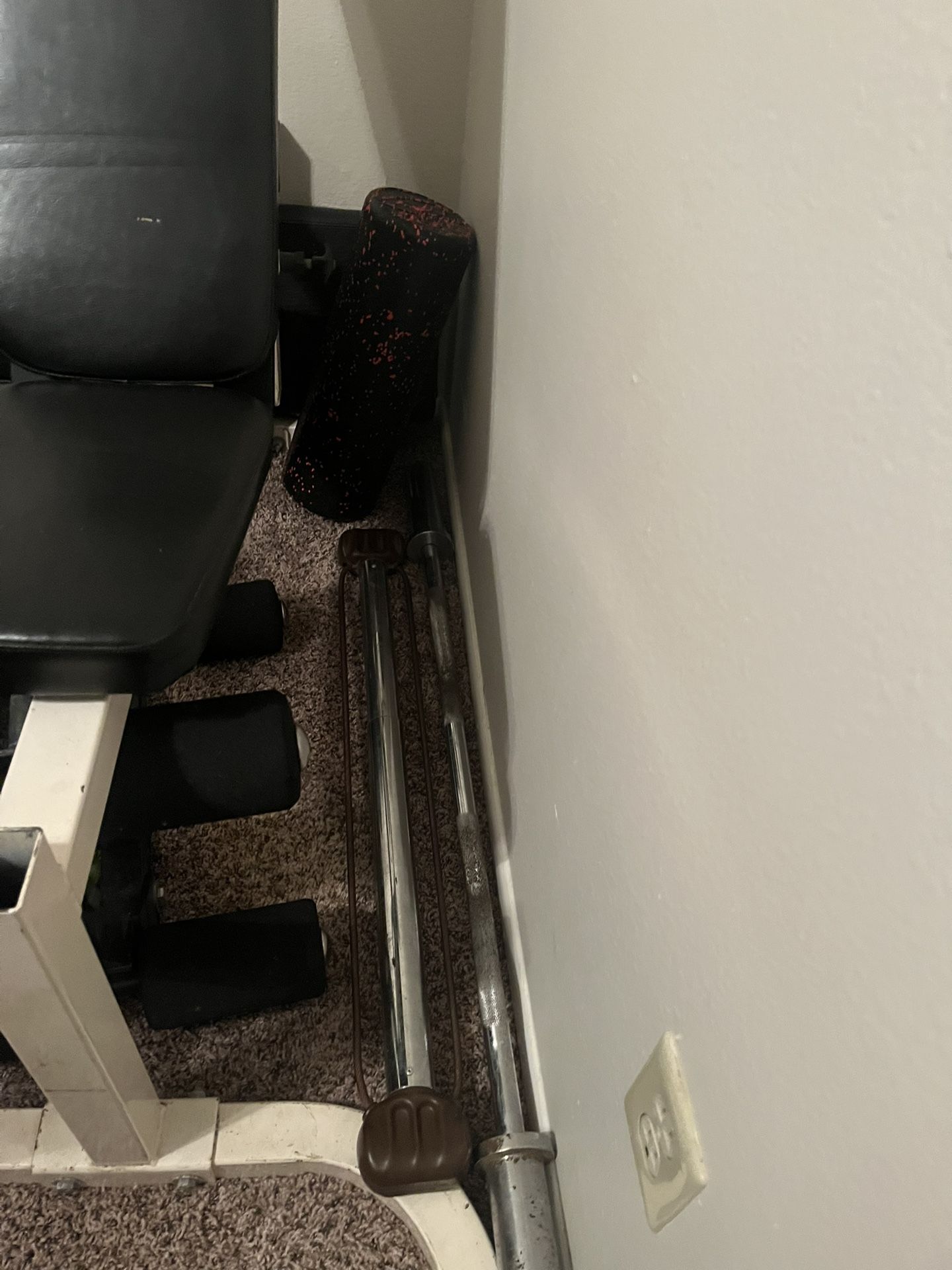 Weight Bench With Free Weights