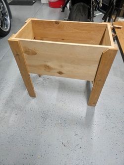 2ft L x 1FtWx 2ft H Handmade cedar planter