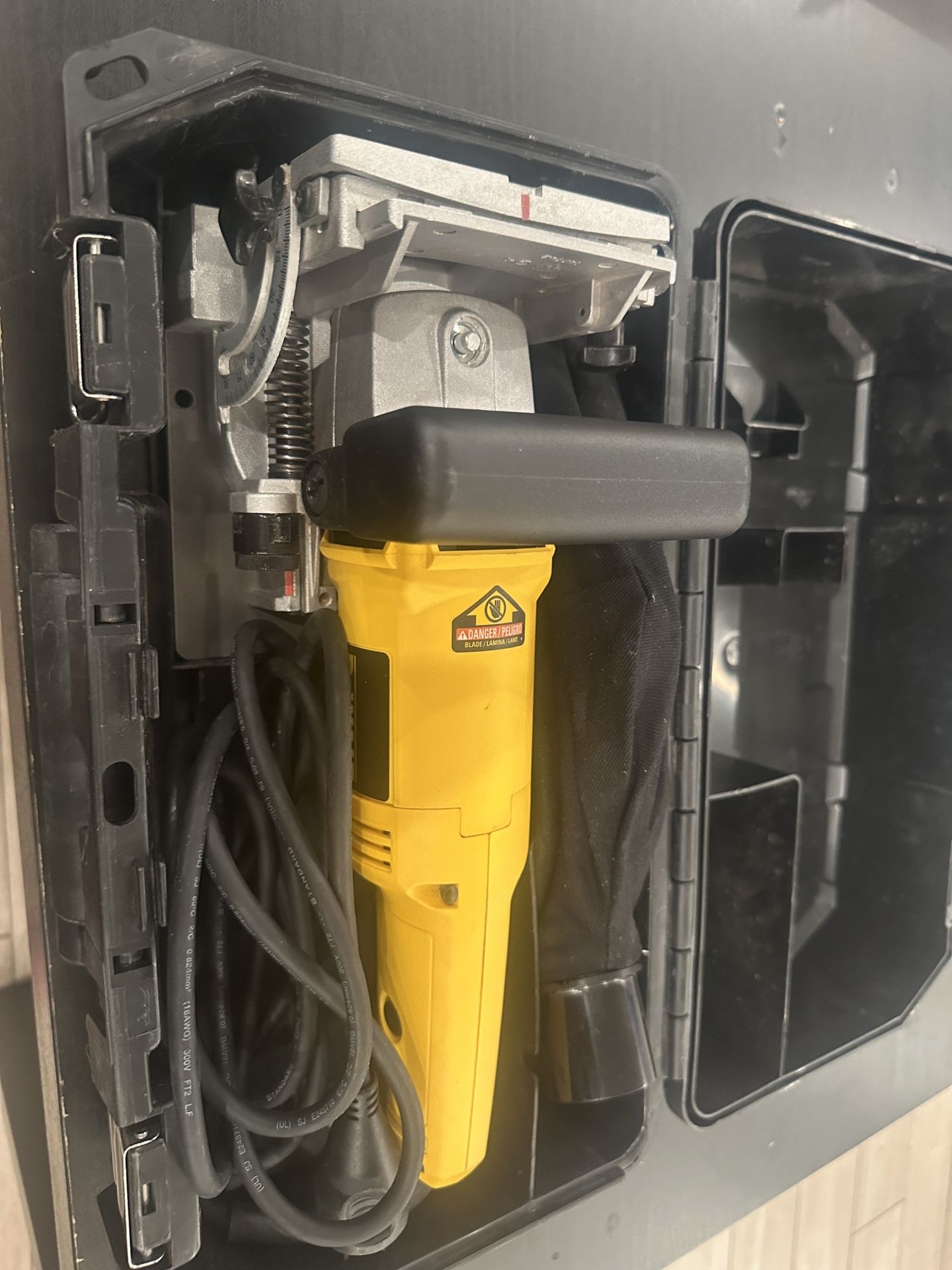 DEWALT Biscuit Joiner, 6.5 Amp, 10,000 RPM,